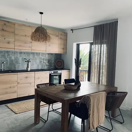 3 Bedroom Ocean Shore Appartement