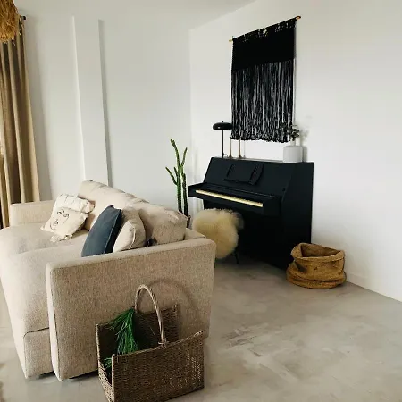 3 Bedroom Ocean Shore Appartement